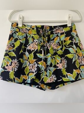 PAIGE Black Kona Floral Lace Up Shorts NWOT Size 6